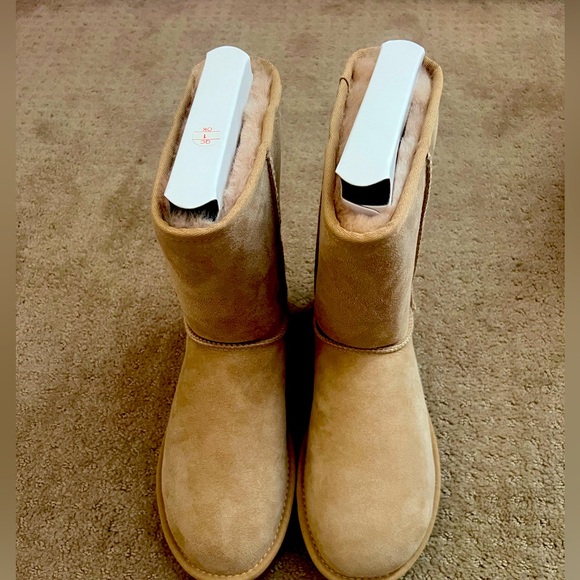 Ugg classic short boot with glitter detail. Size 10 - Picture 1 of 4